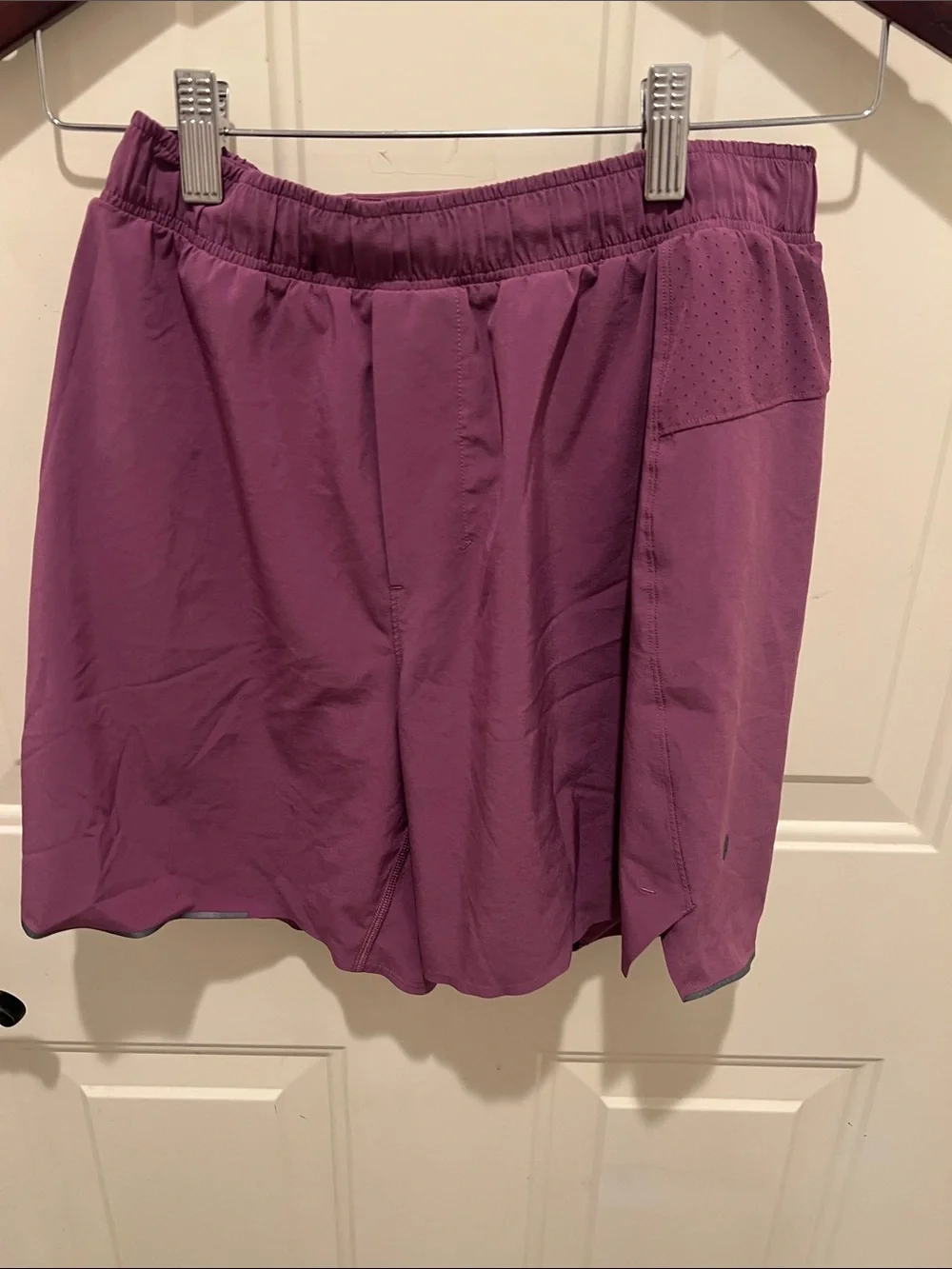 Lululemon men’s athletic shorts purple size small 6” inch inseam- lined